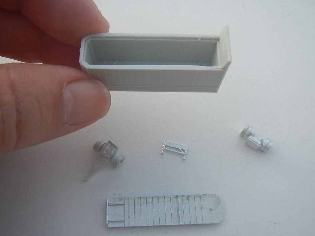 4017 Z Scale 28' Drop Deck Pup Trailer Kit by Showcase Miniatures 